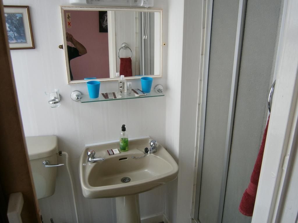 Guesthouse The Royale Hotel ブラックプール 部屋 写真